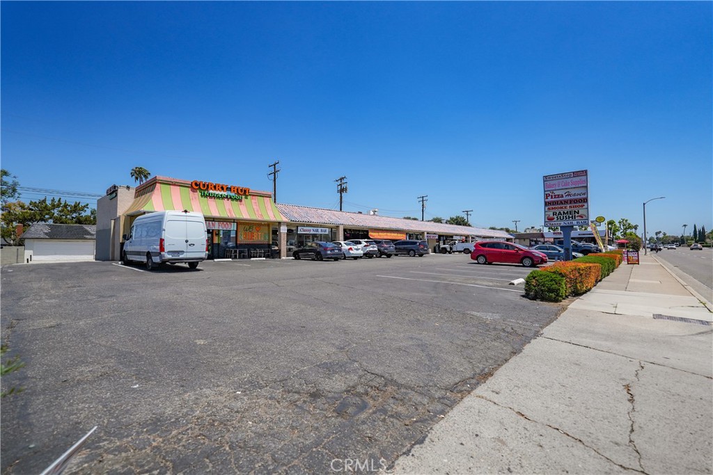 1341 E Chapman