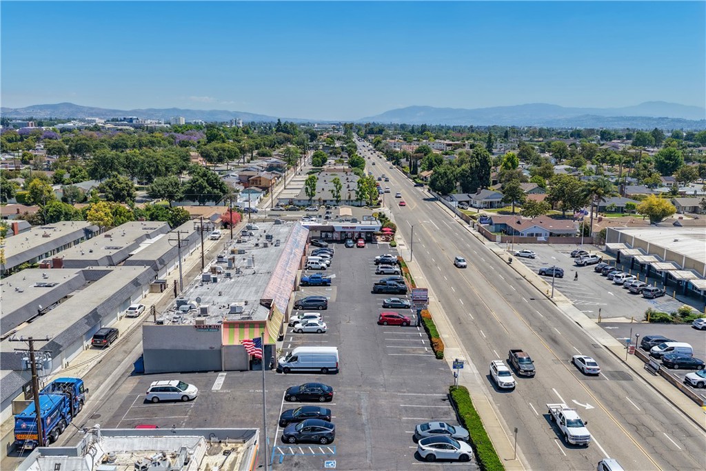 1341 E Chapman