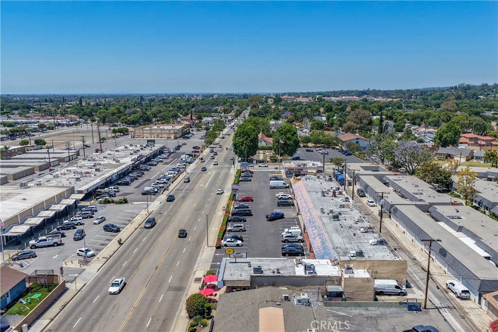 1341 E Chapman