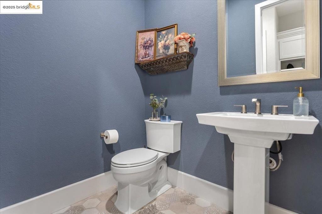 listing image 130728436865855294786