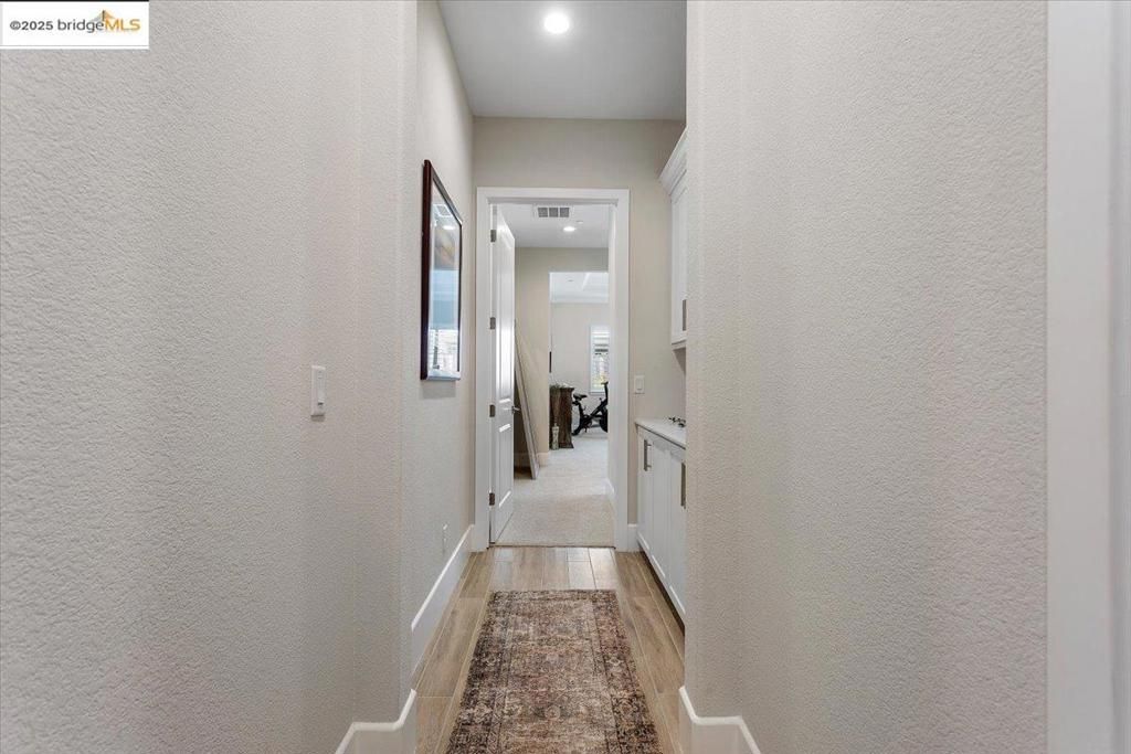listing image 130724507940349490071