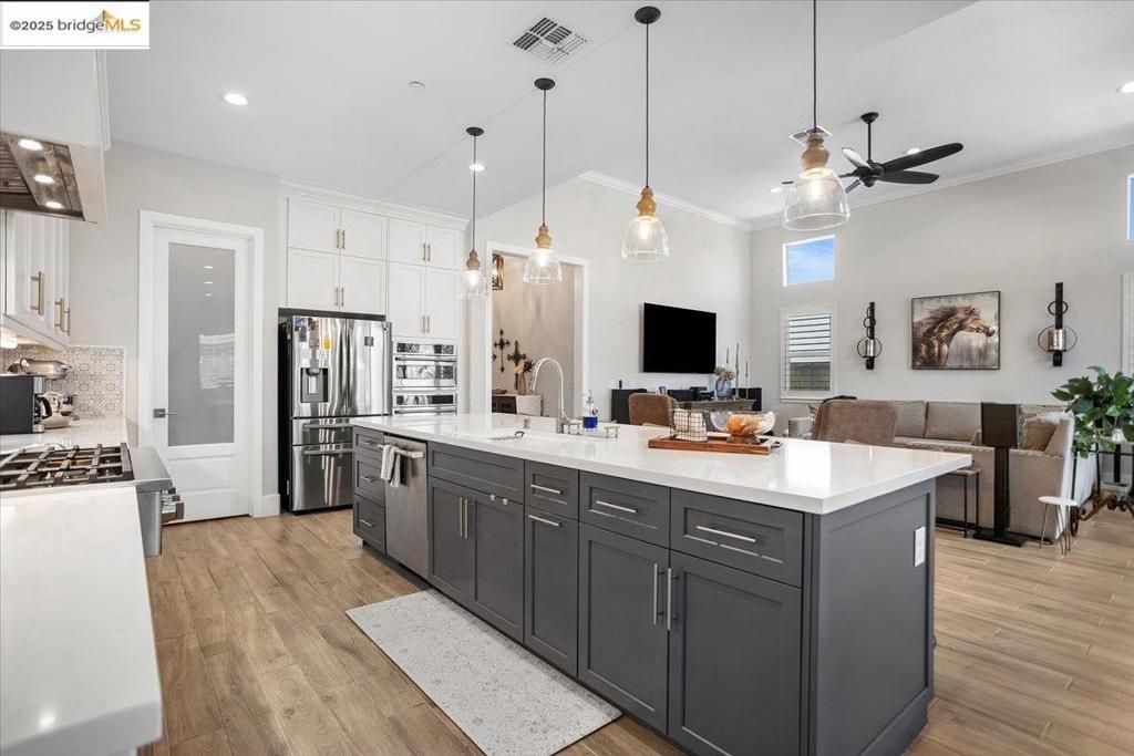 listing image 130722113343673296179