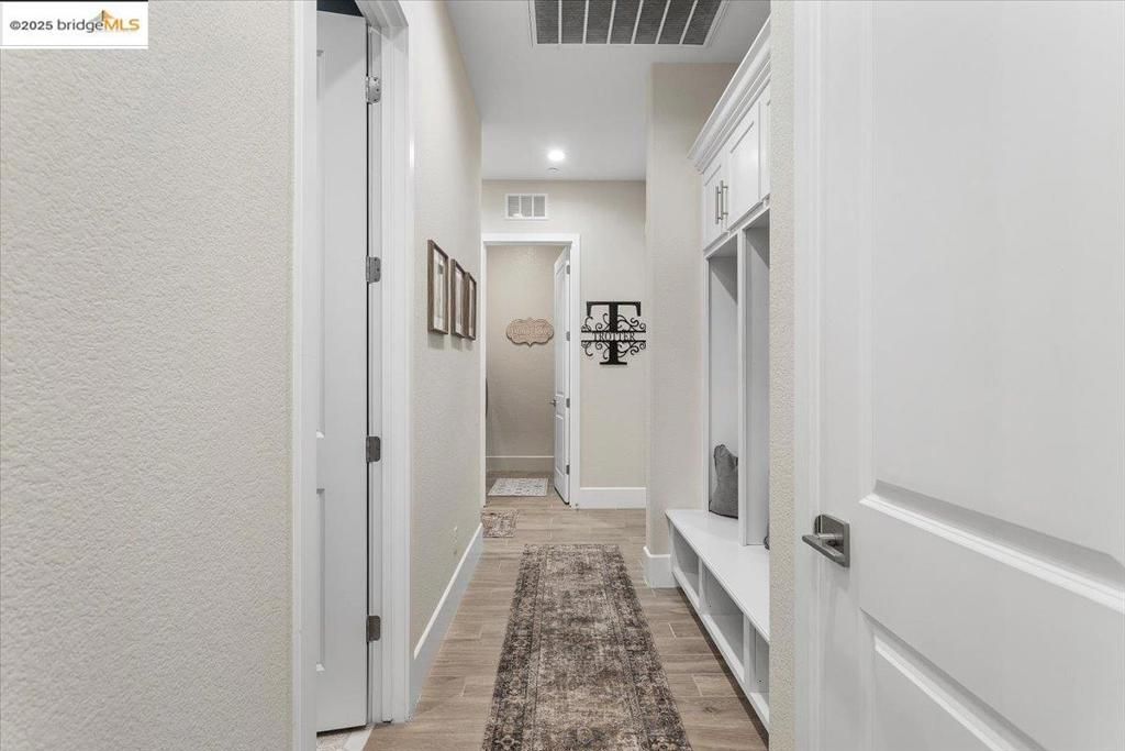 listing image 130727353384518235069