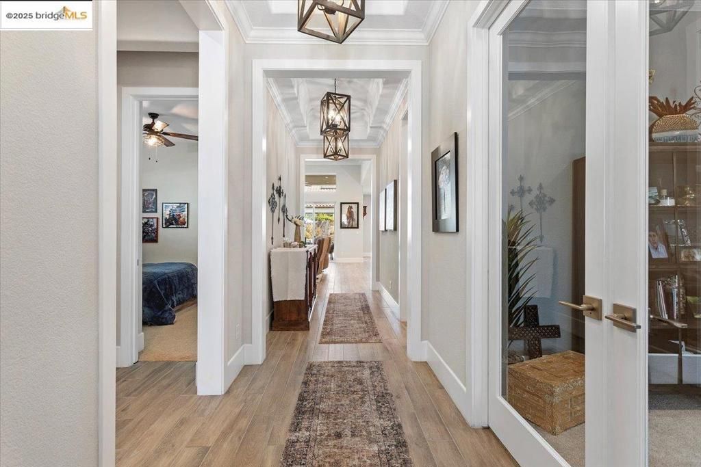 listing image 130727405035602760999