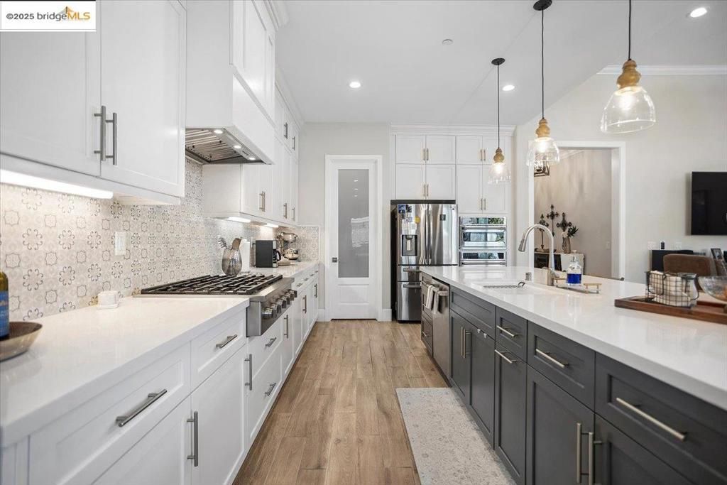 listing image 130727454510097535811