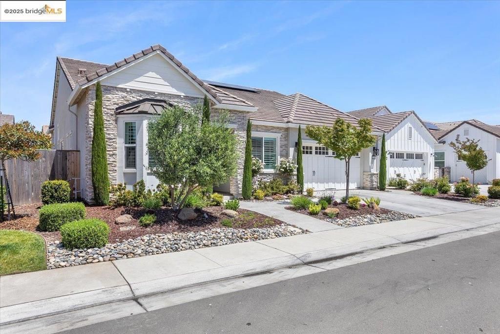 listing image 130729870128023152428