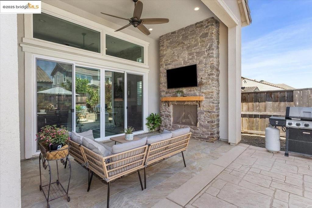 listing image 130729305521174581123