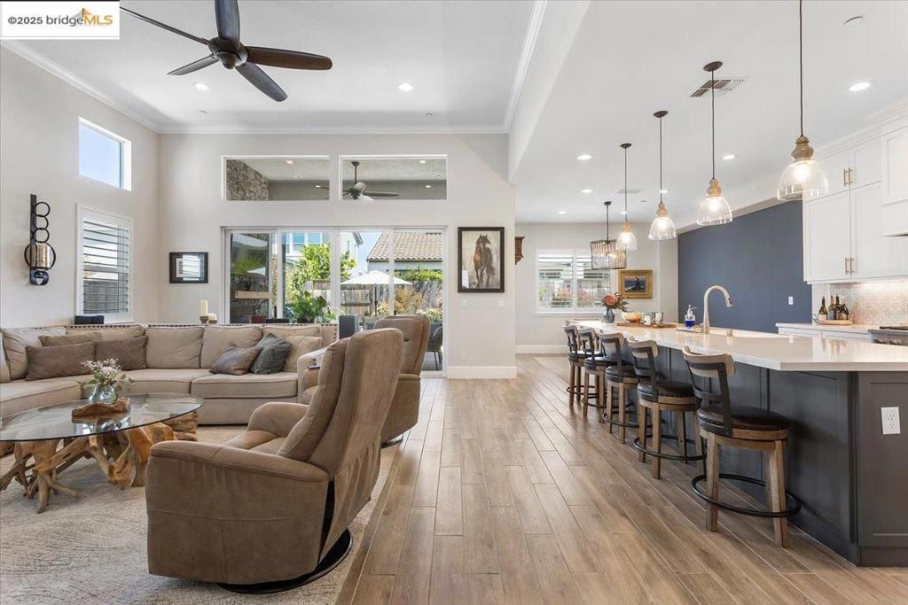 listing image 130725037619233655913