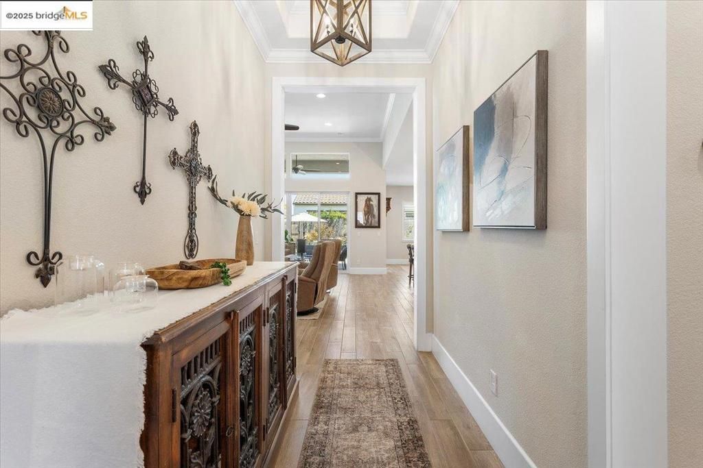 listing image 130723544481957218969