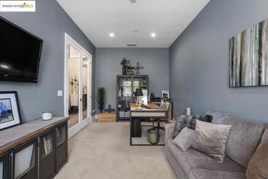 listing image 130726474365107425945
