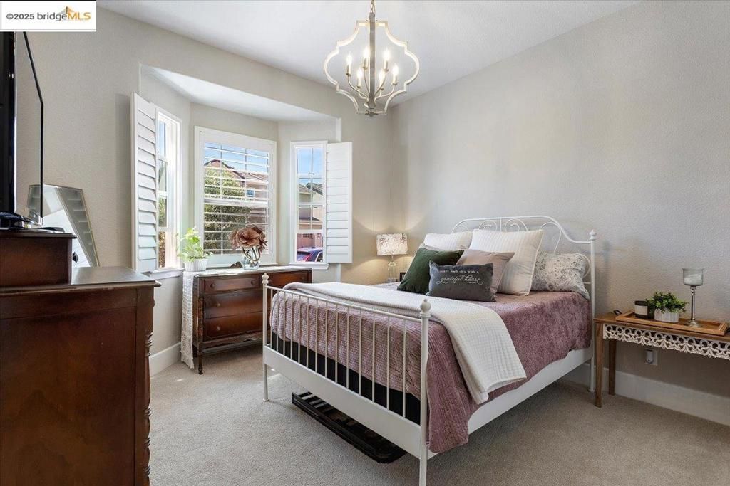 listing image 130724620849897699007