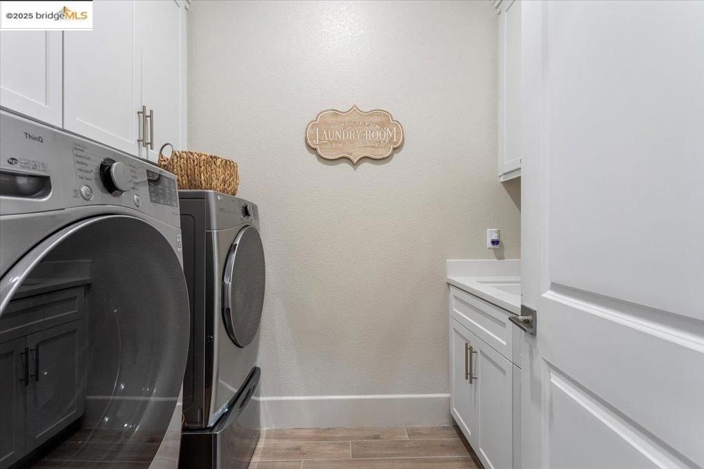 listing image 130726335328043605636