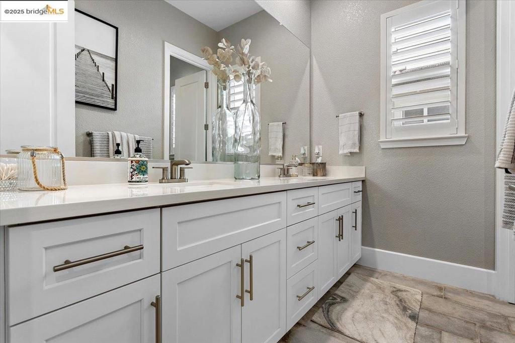 listing image 130726874900585070045