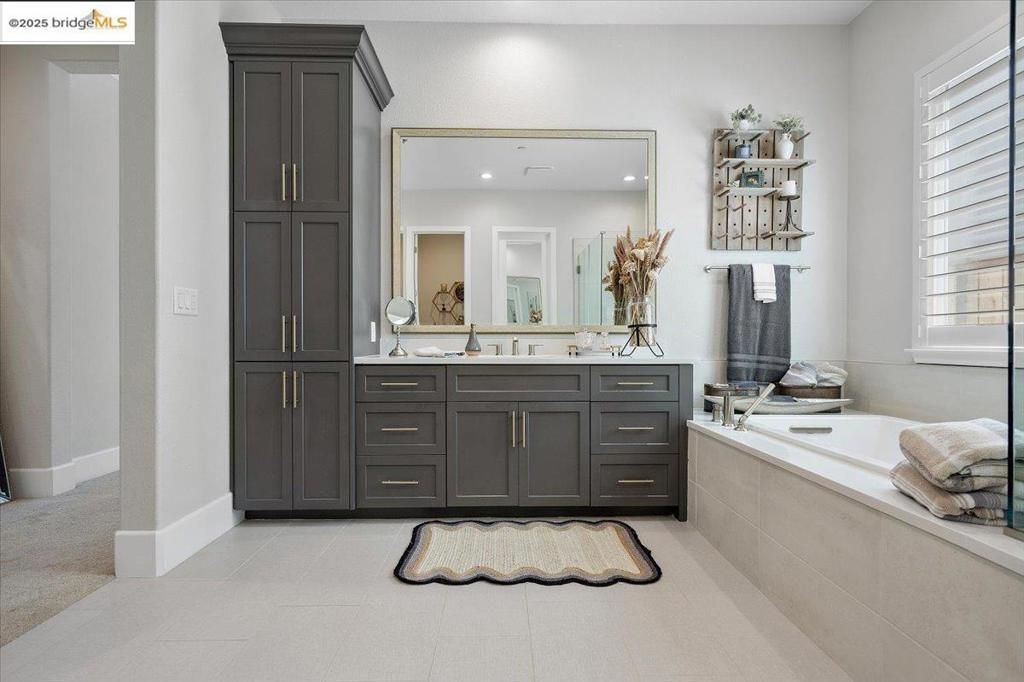 listing image 130726681972009856305