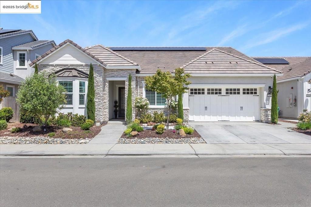 listing image 130724538139978804563