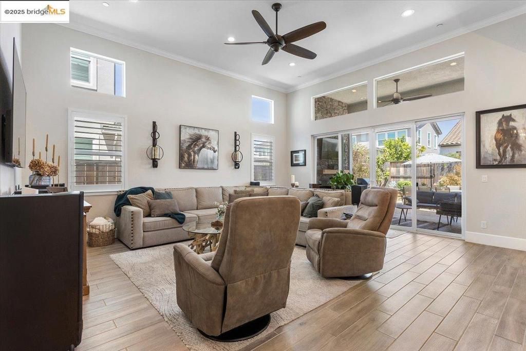 listing image 130721750879183895344