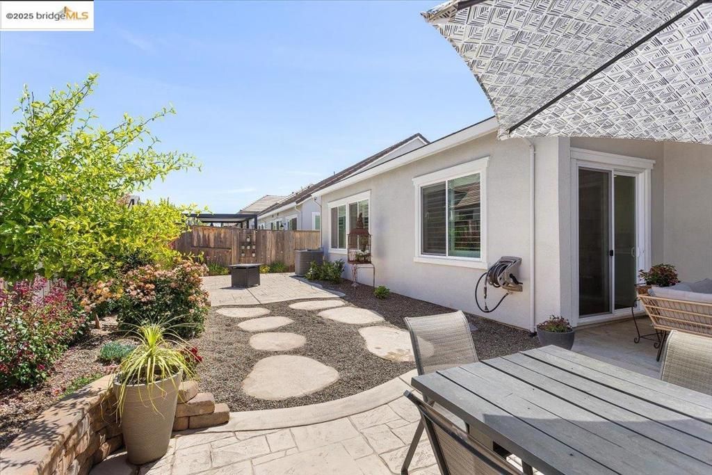 listing image 130726327818949620133
