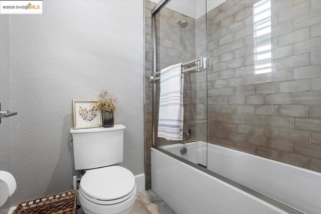 listing image 130720369941840953721