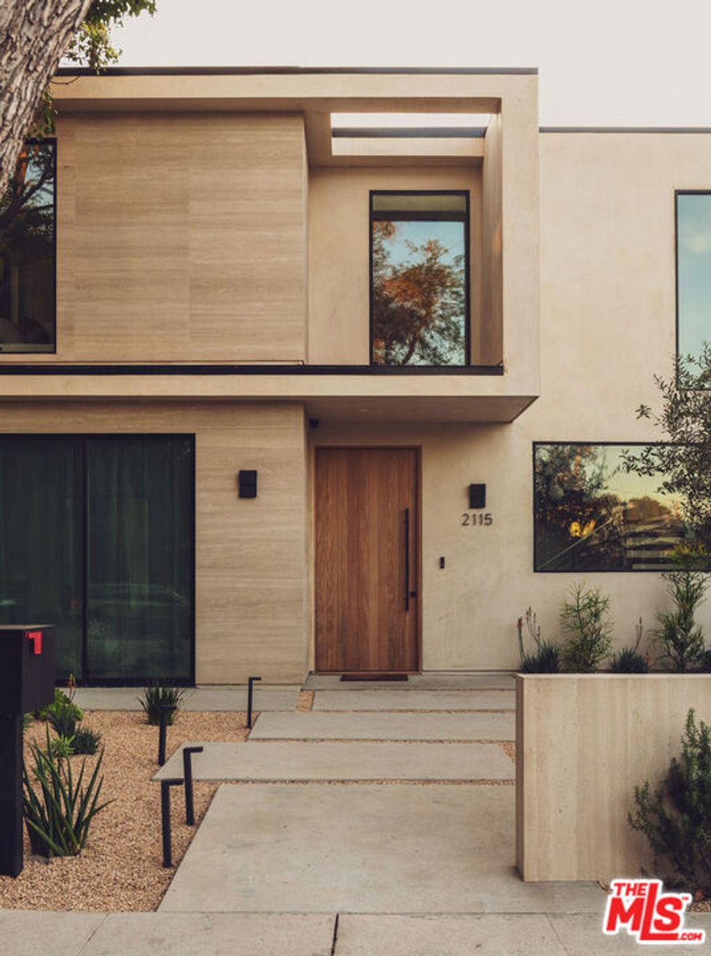 Photo of 2115 Walnut Avenue, Venice, CA 90291 (MLS # 26646167)