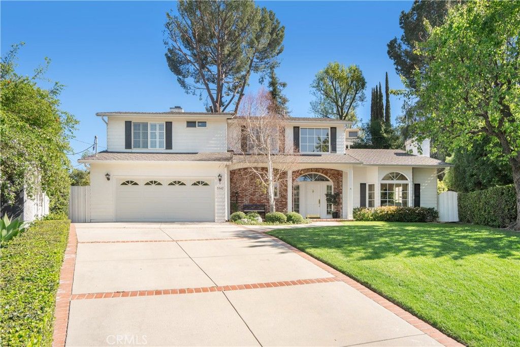 Photo of 5942 Salamea Avenue, Woodland Hills, CA 91367 (MLS # SR26056580)