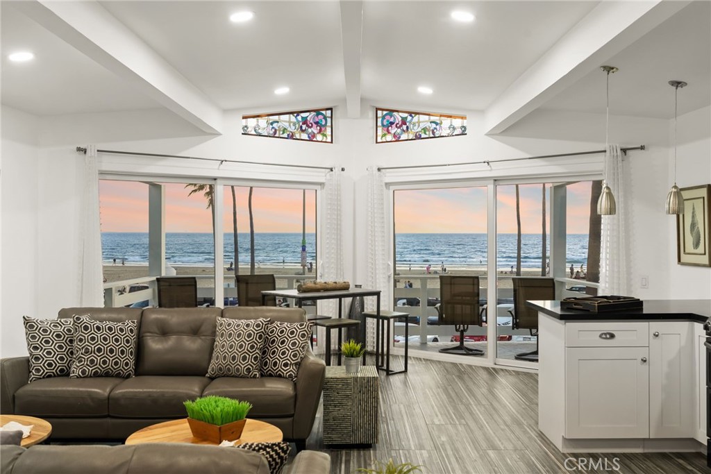 2212 W Oceanfront
