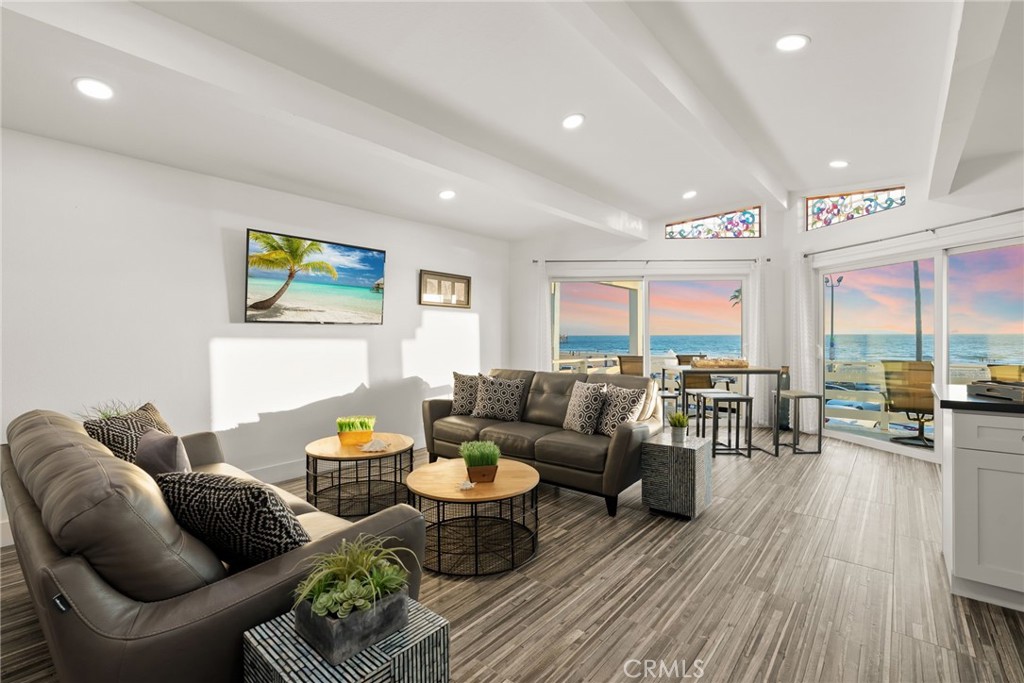 2212 W Oceanfront