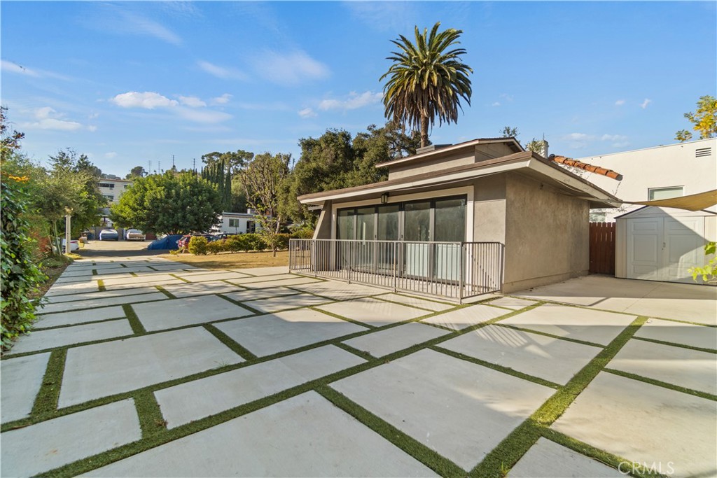This property located in the desired community El Sereno! Just step away from South Pasadena, surrounded with restaurants, parks, shops. 15 min from DTLA, connected with Alhambra and Pasadena. A permitted ADU equipped in the front yard, gives you extra living space. The main house has an open floor plan, 3 spacious bedrooms, 2 bathrooms, and distinctive kitchen with high quality appliances. You will enjoy your breakfast or afternoon tea in your peaceful backyard won the spacious deck and watch your fruit trees blossom. Welcome to your new home!
The front house is an ADU, with kitchen and bathroom. the front house and main house can be rented separately.