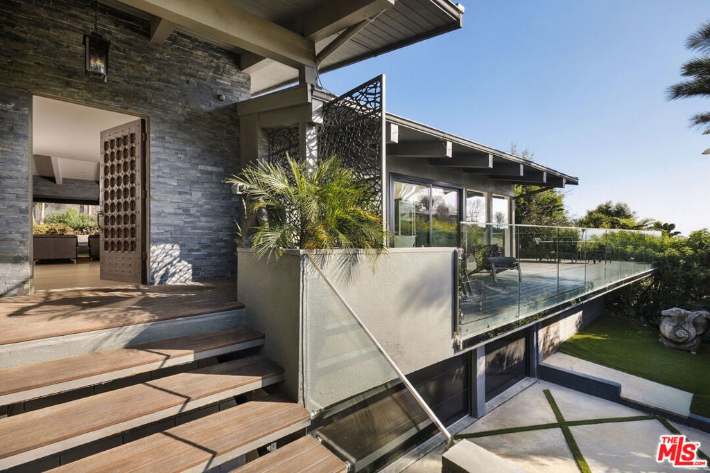 Photo of 344 Arno Way, Pacific Palisades, CA 90272 (MLS # 26992195)