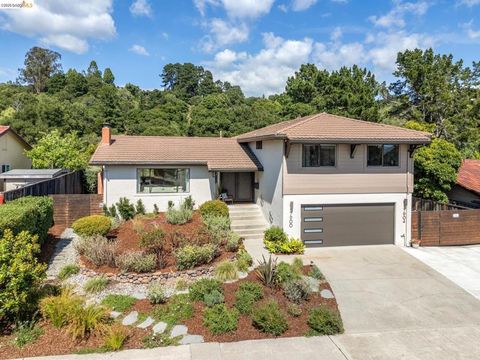 Photo of 7900 Hansom Dr Dr, Oakland, CA 94605 (MLS # 41132251)