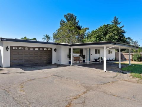 1265 E Fallbrook Street Fallbrook CA 92028