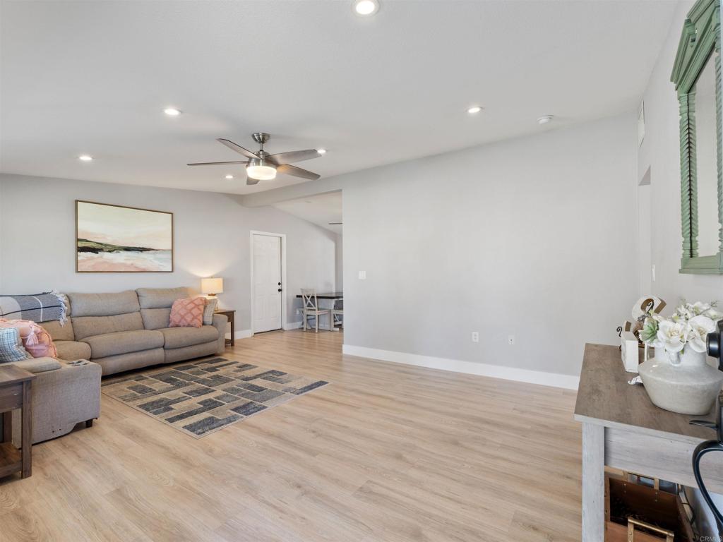 1265 E Fallbrook Street