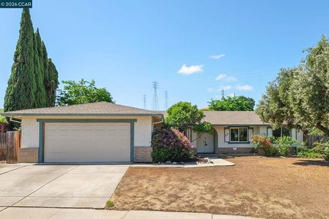 Photo of 17 Kingswood Dr Dr, Pittsburg, CA 94565 (MLS # 41130927)