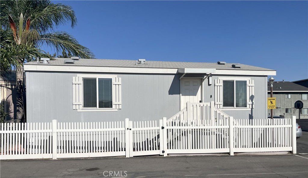 Welcome to Starlite Mobile Home Community!
Located in Fontana and minutes away from Victoria Gardens, this charming 2017 Skyline Manufactured Home with 2-bedroom, 1-bathroom offers approximately 640 sq. ft. of comfortable living space in an all-age community.
Situated on a corner lot, the home features attractive vinyl fencing for added privacy. Step inside to a bright and inviting living room that flows seamlessly into the kitchen and dining area, perfect for entertaining or relaxing with family. The kitchen is equipped with a generously sized island, oven/range, and refrigerator, offering both functionality and style. Just down the hall, you’ll find two nicely sized bedrooms and a full bathroom with a shower/tub combo.
Additional highlights include: >Central A/C and heating for year-round comfort, >One bedroom features a glass sliding door with access to the back exterior of the home, >One bedroom has a closet for the stackable washer and dryer included with the home. Don’t miss this opportunity to own a cozy and well-maintained home in a welcoming community!