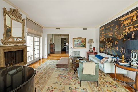 Photo of 370 S Elm Dr #2, Beverly Hills, CA 90212 (MLS # PW25219593)