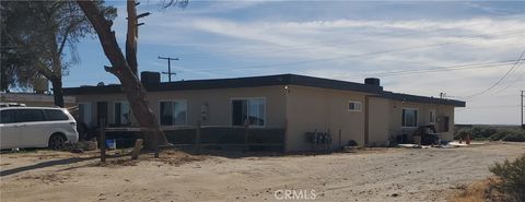 Photo of 13401 Davenport ST, Edwards, CA 93523 (MLS # SR26097240)