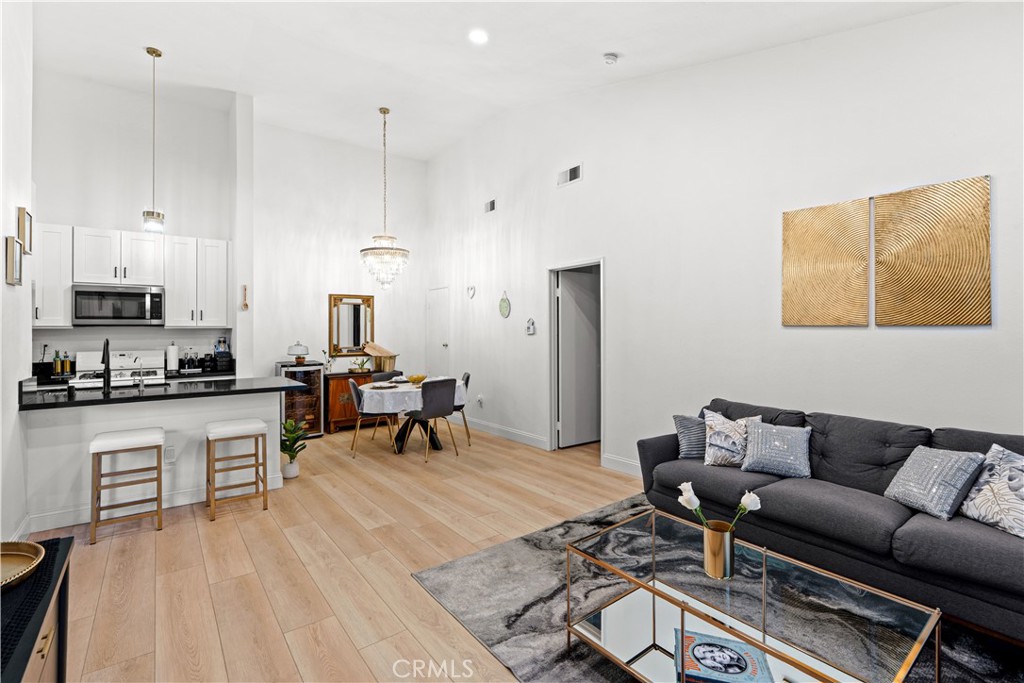 10511 Lakeside S