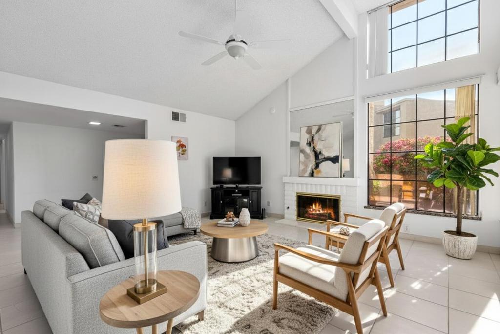 35801 Paseo Circulo W