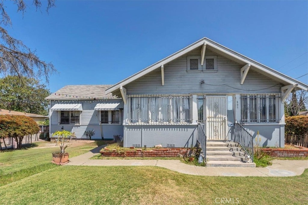 607 W La Jolla