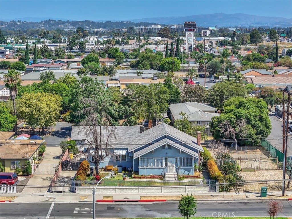 607 W La Jolla