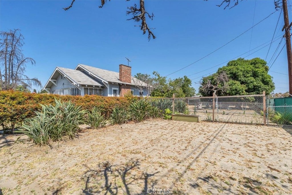 607 W La Jolla