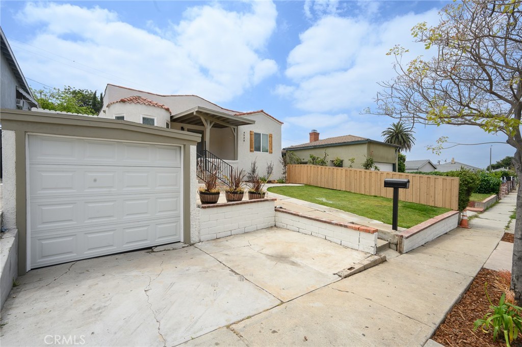 Properties 3 4548 Jade Street