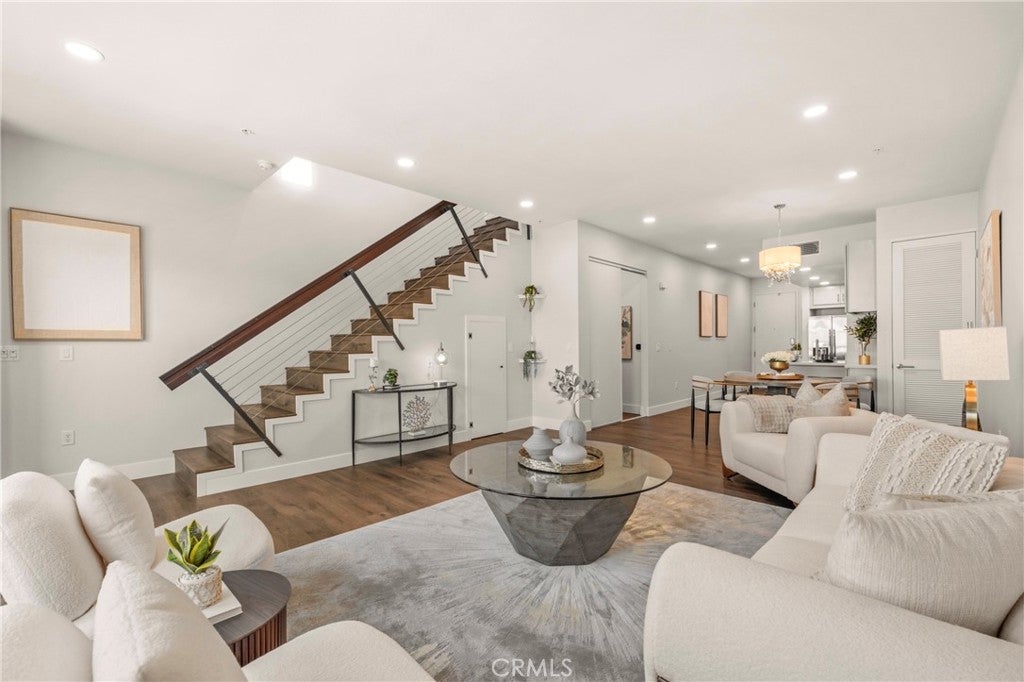 1401 Mission Street 208