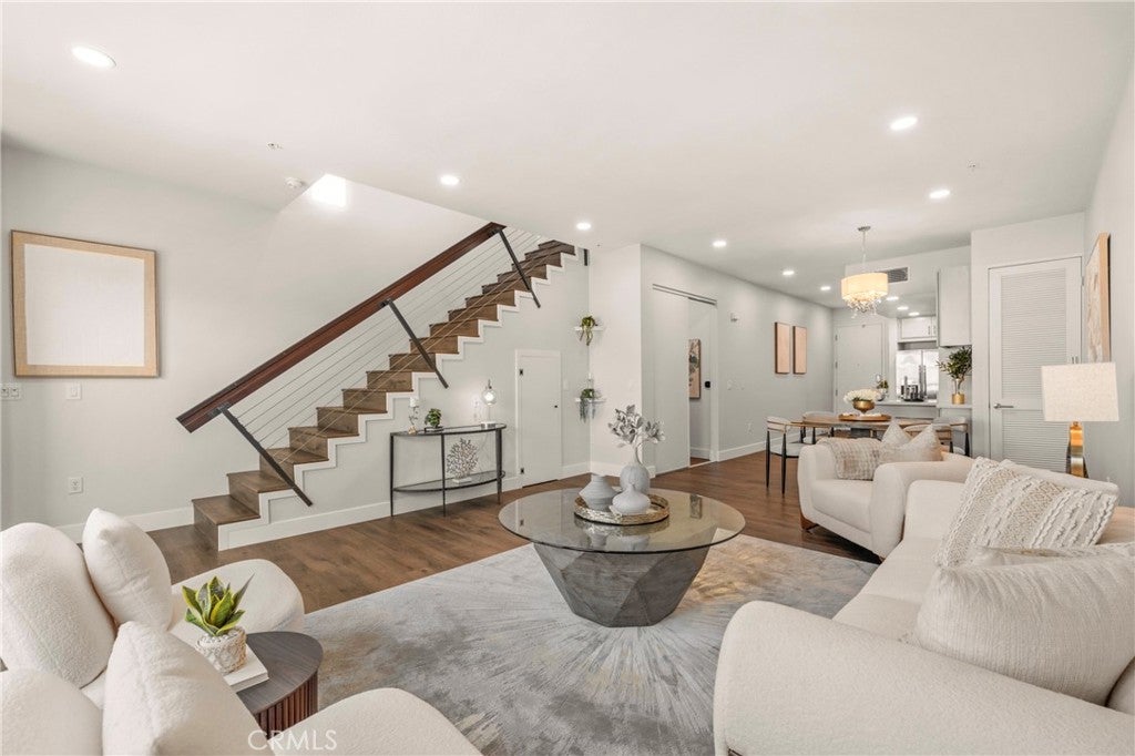 1401 Mission Street 208