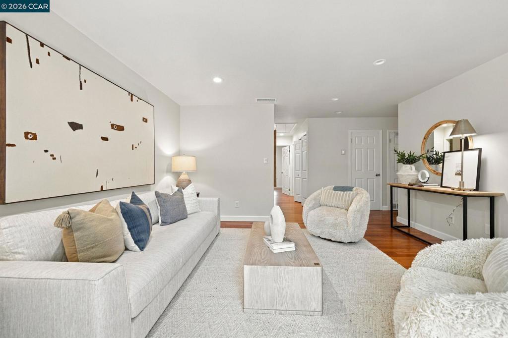 454 Holiday Hills Dr