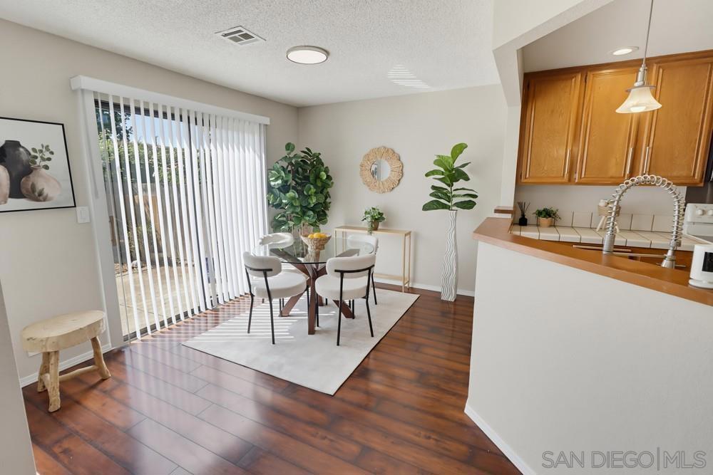8391 Suntree Pl