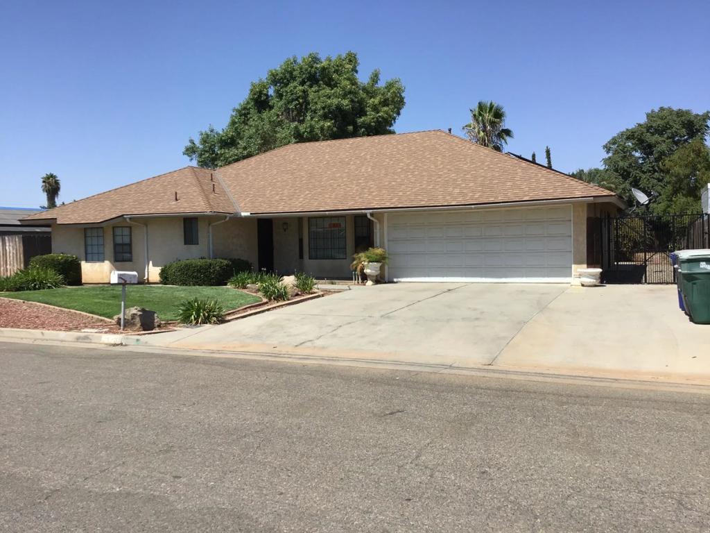 Spacious 1,913 sf 3Bd 2Ba. 14,800 sf lot Side access for boat,trailor. 3 Bd 1 Ba house (Non Conforming) check wit city. 411 Fig St. included in the sale 5,682 lot building/school fees have been paid, ready to build.