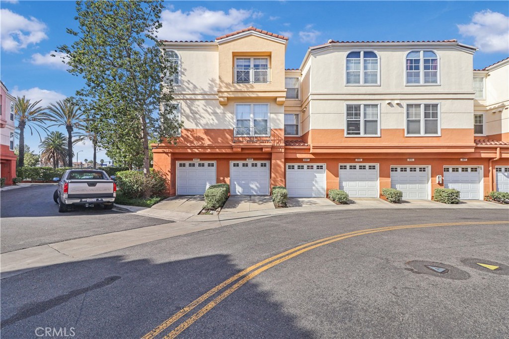 1095 S San Marino Way