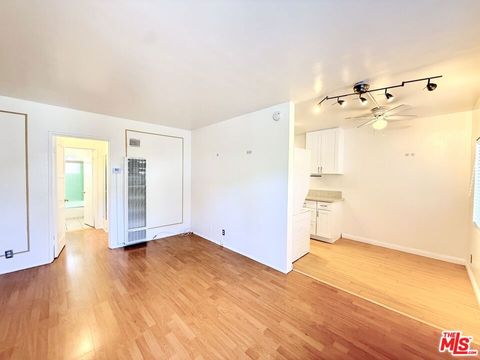Photo of 630 N Westbourne Drive #B, West Hollywood, CA 90069 (MLS # 26638283)