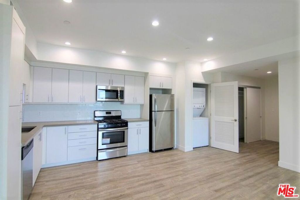 NEW CONSTRUCTION. LARGE. 2 Bed + 2 Bath. in 2018 Built Building. IN UNIT Washer and DryerNEW CONSTRUCTION. . 2 Bed + with 2 Full Baths. + IN-UNIT Washer / DryerUnit is available furnished for $400 Extra Per monthNEWLY built apartment building. Entertain your guests on our beautiful rooftop patio with stunning views of the city.The apartment home features new laminated wooden floors, a spacious private balcony, and a central HVAC system. In the newly placed kitchen, we feature new quartz countertops that are paired with custom cabinets that provide ample storage space. Each kitchen features brand new stainless steel appliances, including a fridge, stove, microwave, and dishwasher.The unit comes with IN-UNIT WASHER & DRYERAs an added measure for tenants, the building has cameras all around the structure. Intercom access. Tenants will also have exclusive access to the gated parking garage.This building is 5 minutes away from Downtown LA. Very close to the entertainment complex known as L.A Live which includes Regal Cinemas, restaurants such as Wolfgang Puck Bar & Grill, Lawry's Carvery and Yardhouse. Very close to the shopping center on Figueroa & 7th which includes Target, H&M, Zara, a Gold's Gym, etc. Also, very near to the Staples Center and the Convention Center.