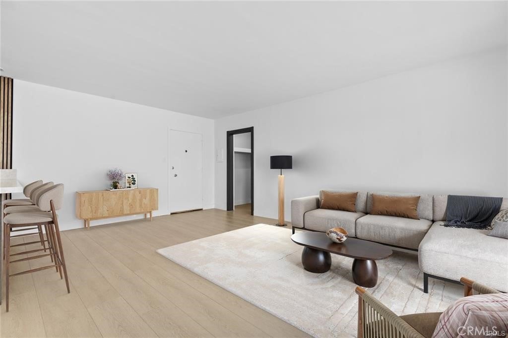 960 Larrabee 120